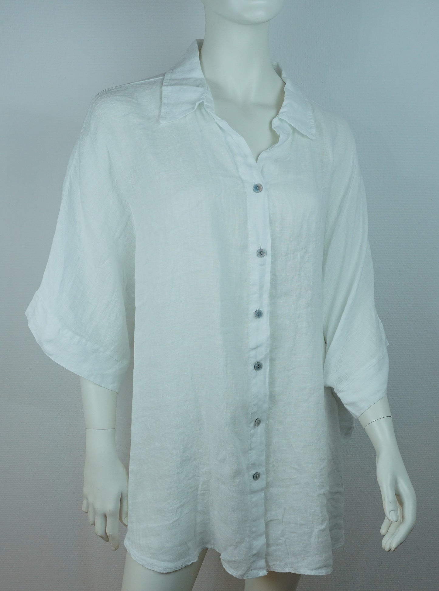 Leinenbluse Weiß – Knopfleiste, Locker Fallend, Oversize Sommerlook