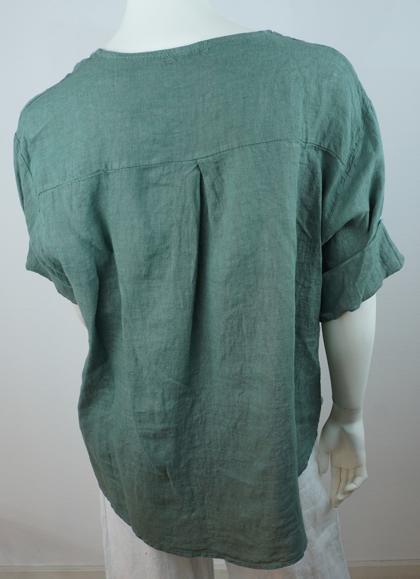 Oversize Leinenbluse 100% Leinen – mit dekorativem Statement-Knopf, Salbei