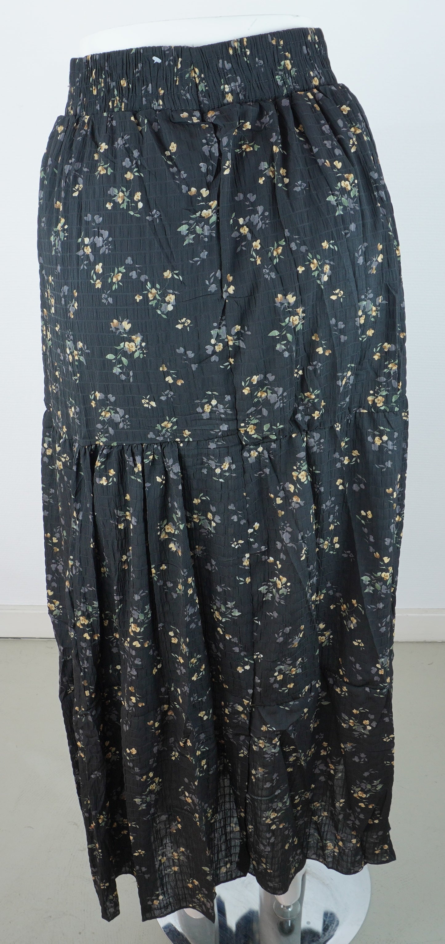Sommerrock 100% Viskose – Schwarzer Blumenprint, Stufenrock mit Gummibund