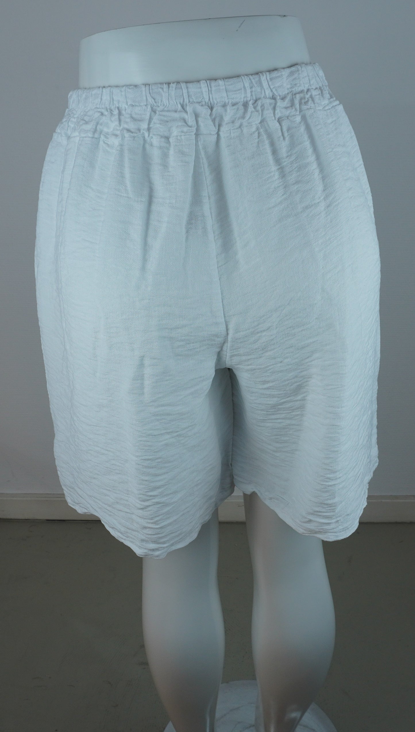 Leichte Sommer-Shorts – Weiß