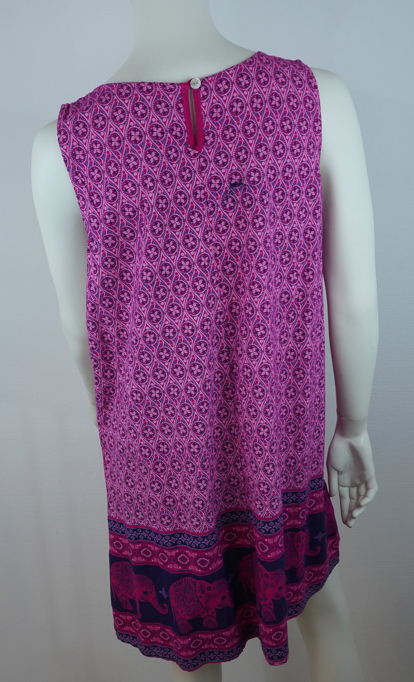 Kleid mit Elefanten-Muster / 100% Viskose – Pink/Magenta