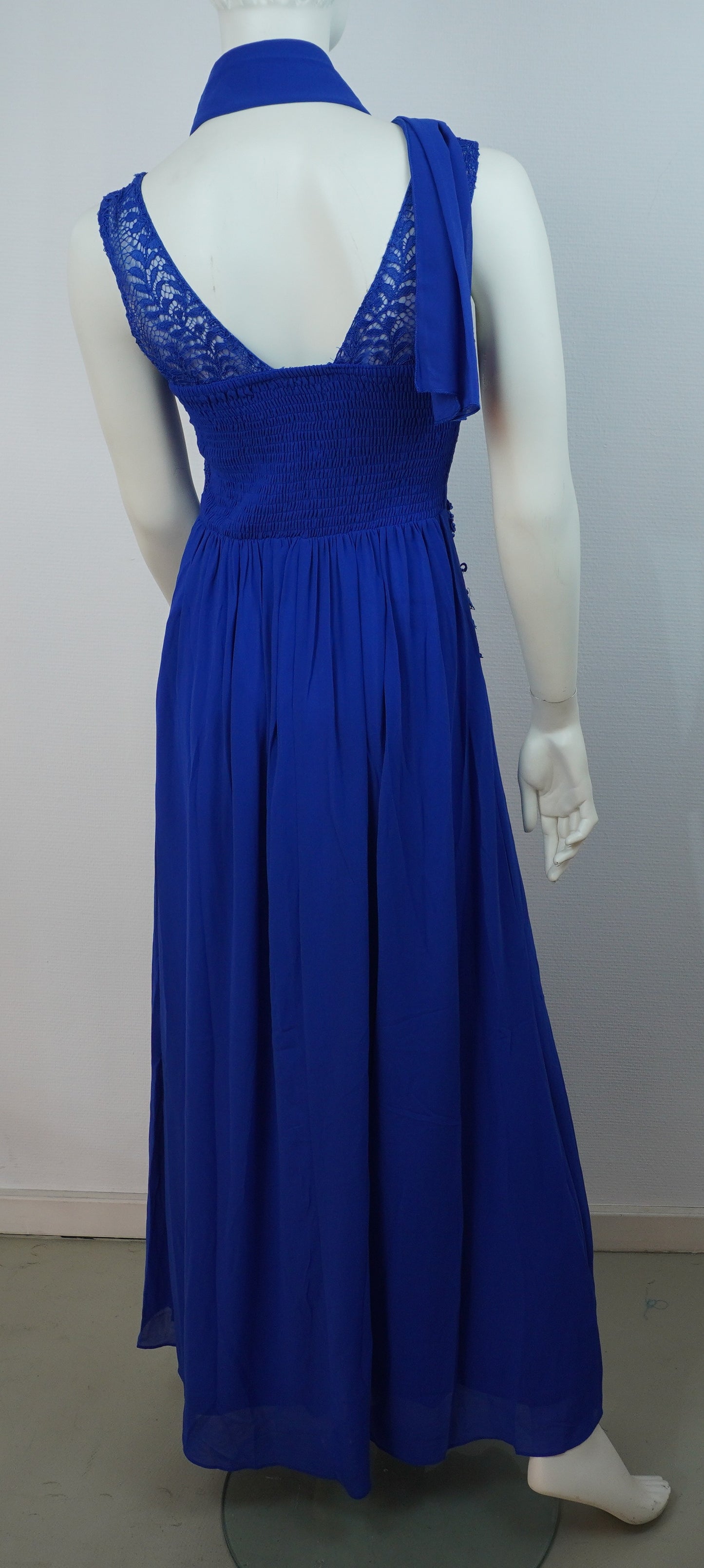 Elegantes Abendkleid Blau – Spitze & Perlen – Festkleid mit Schal – Boutique Qualität