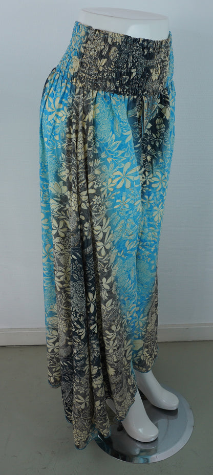 Palazzo Hose – Seide & Viskose | Floraler Boho-Print in Blau‑, Beige‑ und Schwarztönen