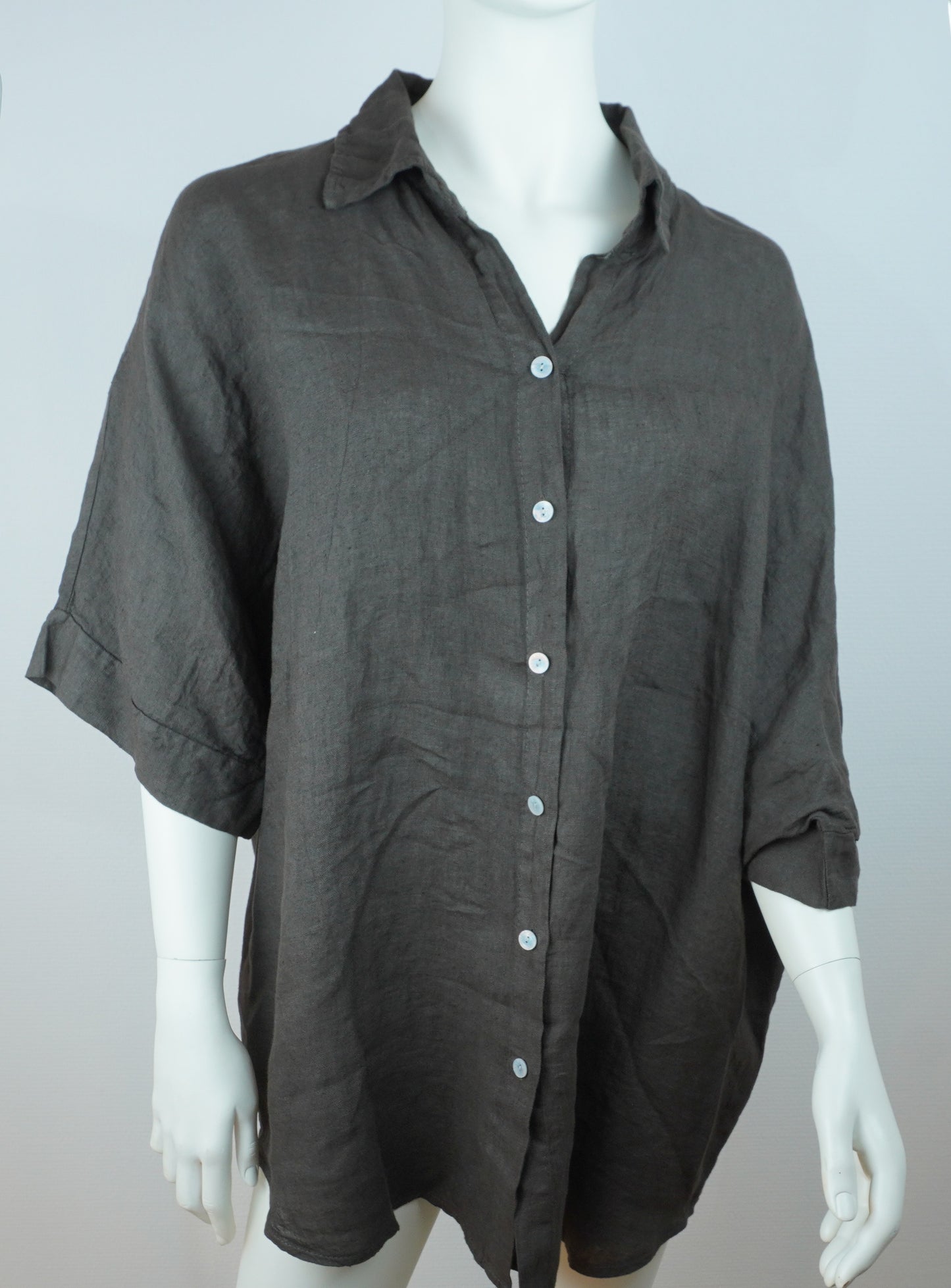 Leinenbluse Dunkelbraun – Knopfleiste, Locker Fallend, Oversize Sommerlook