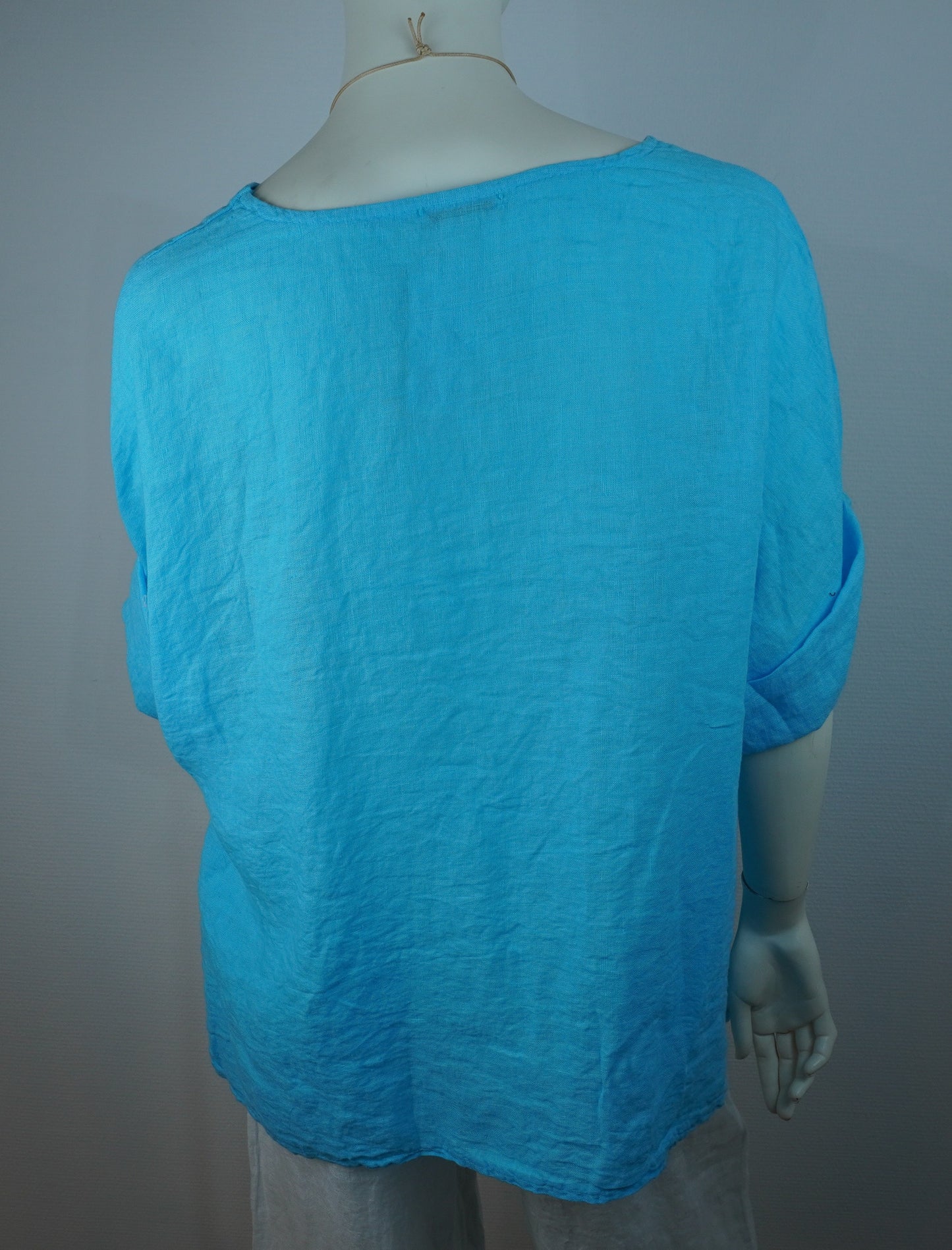 Leinen-Oberteil Türkisblau mit Boho-Kette – Kurzarm, Locker, Sommer-Set