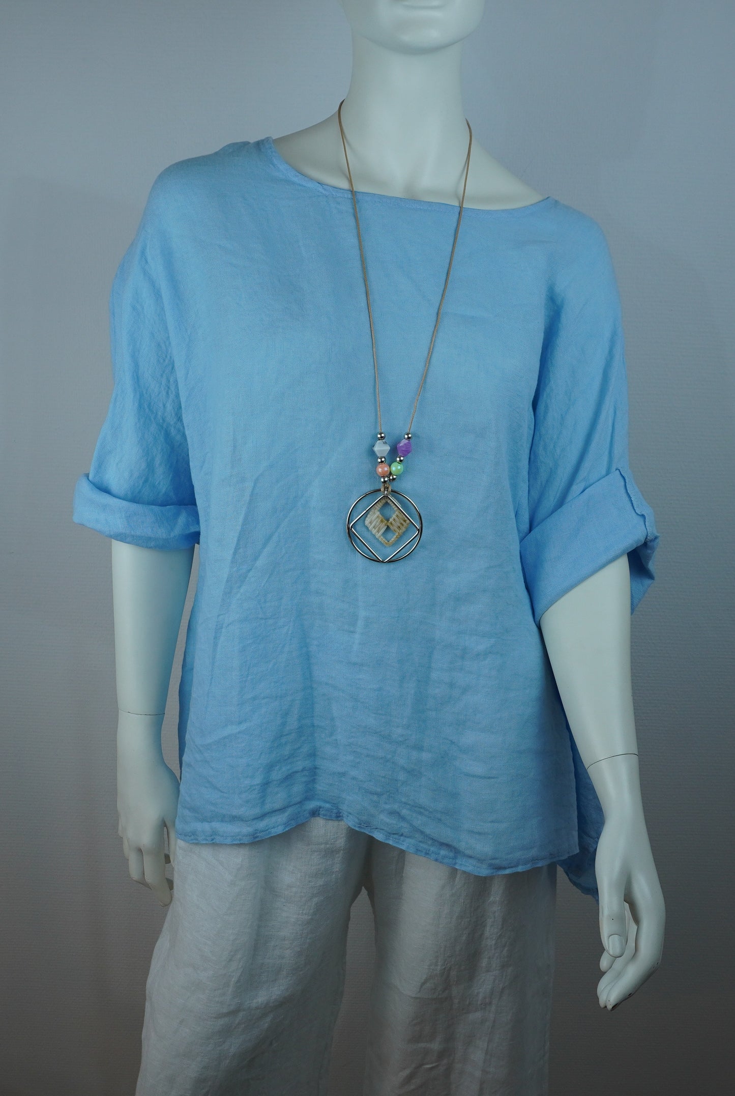 Leinen-Oberteil Hellblau mit Boho-Kette – Kurzarm, Locker, Sommer-Set
