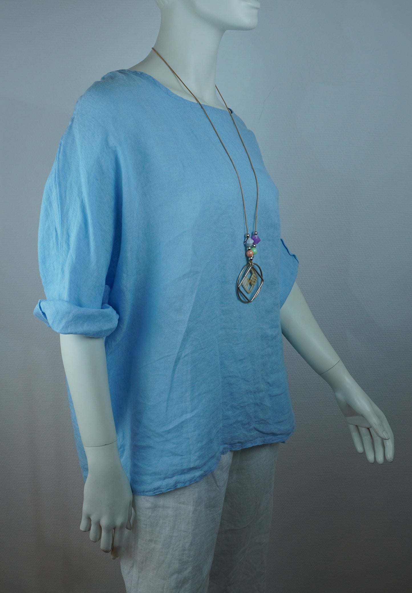 Leinen-Oberteil Hellblau mit Boho-Kette – Kurzarm, Locker, Sommer-Set