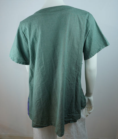 Leinen-Shirt Olivgrün mit Patchwork-Druck – Kurzarm, Fronttasche, Boho