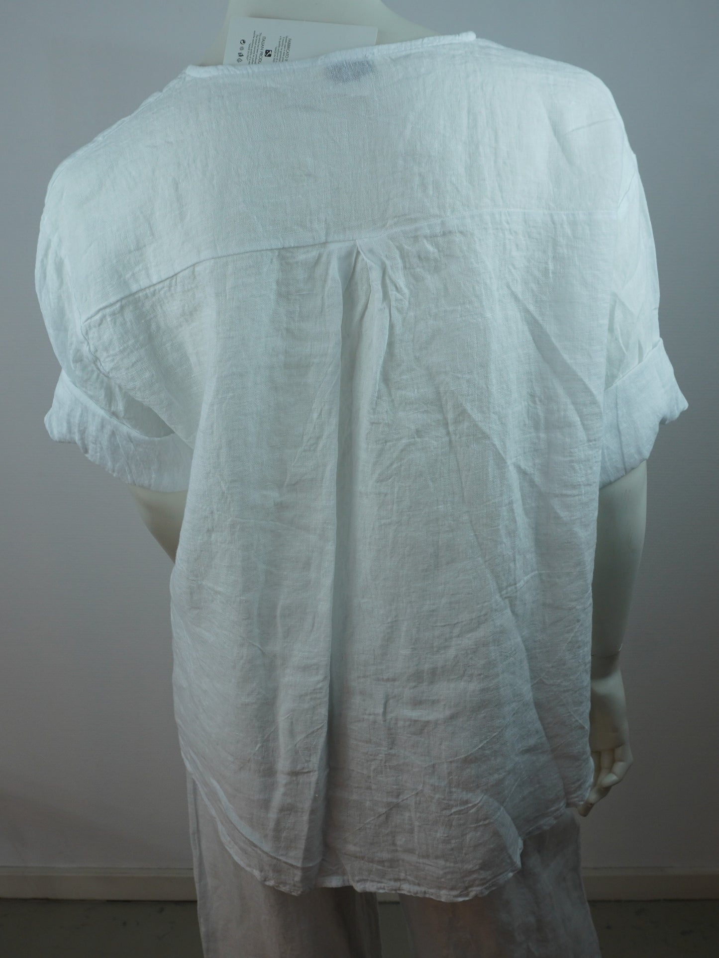 Oversize Leinenbluse 100% Leinen weiß – mit dekorativem Statement-Knopf