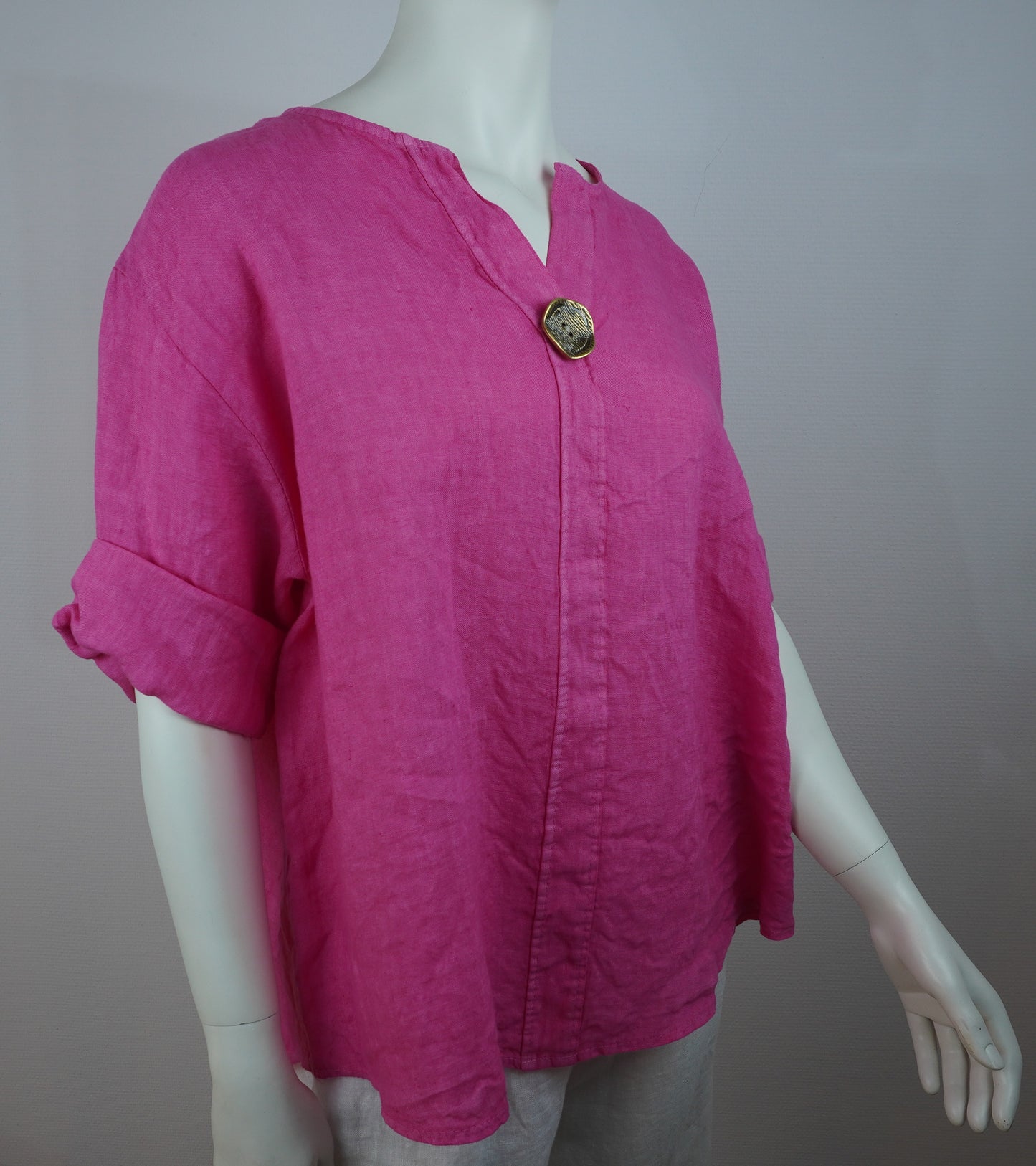 Oversize Leinenbluse 100% Leinen – mit dekorativem Statement-Knopf, Fuchsia