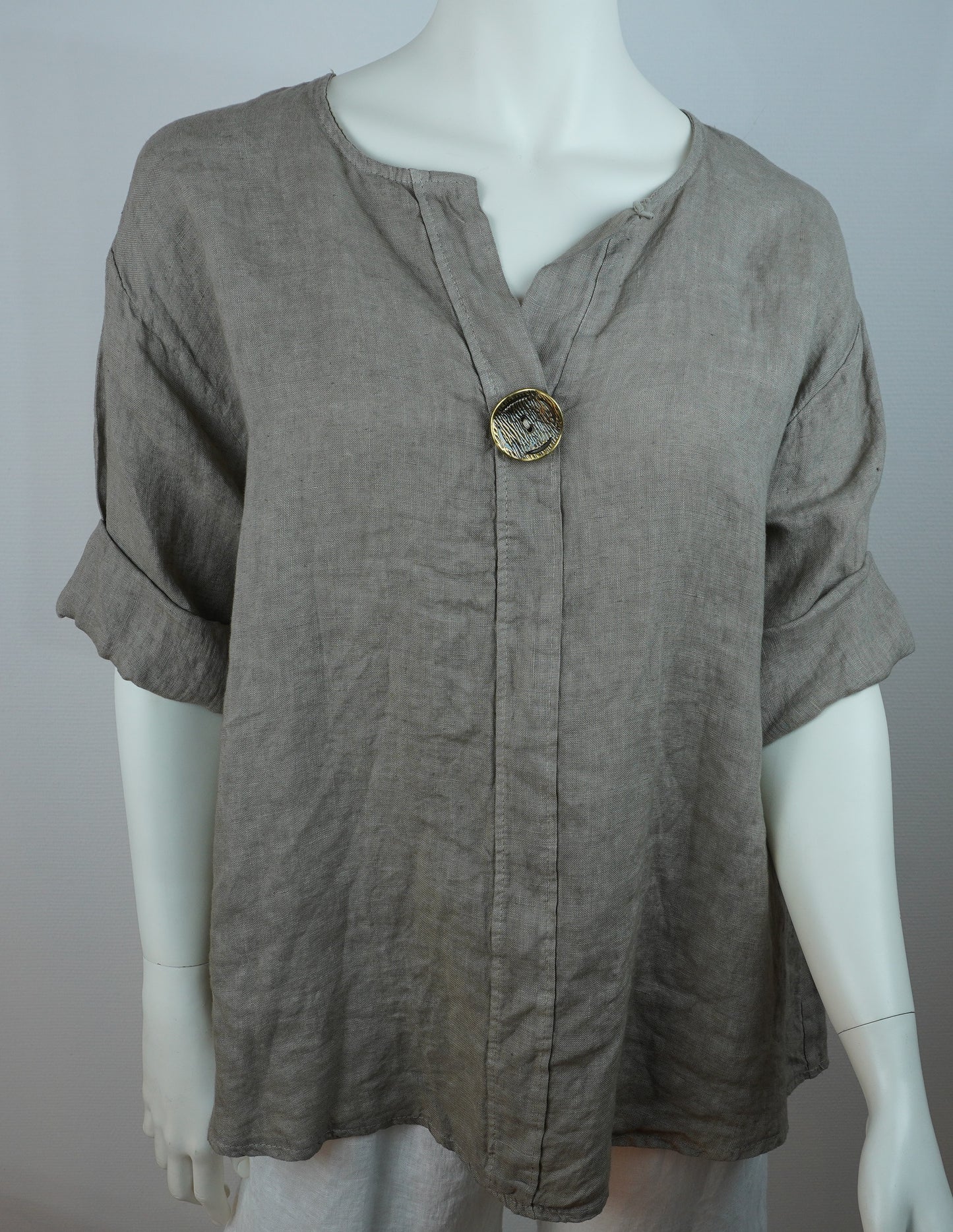 Oversize Leinenbluse 100% Leinen – mit dekorativem Statement-Knopf, Greige