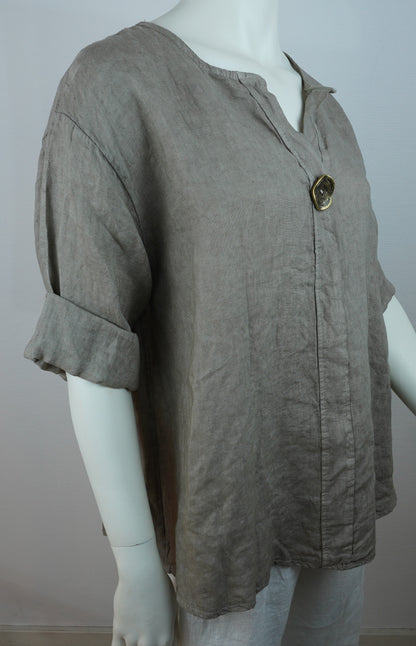 Oversize Leinenbluse 100% Leinen – mit dekorativem Statement-Knopf, Greige