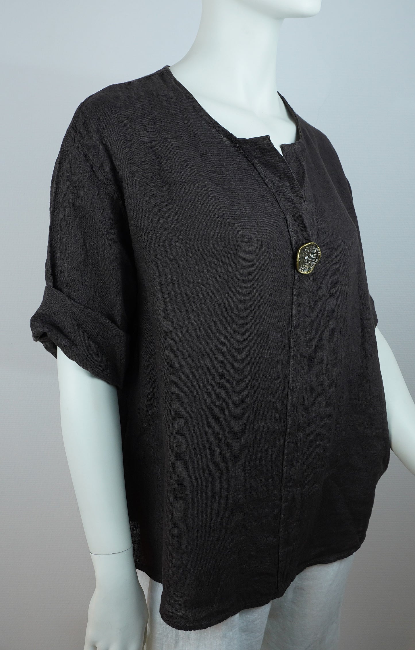 Oversize Leinenbluse 100% Leinen – mit dekorativem Statement-Knopf, Dunkelbraun