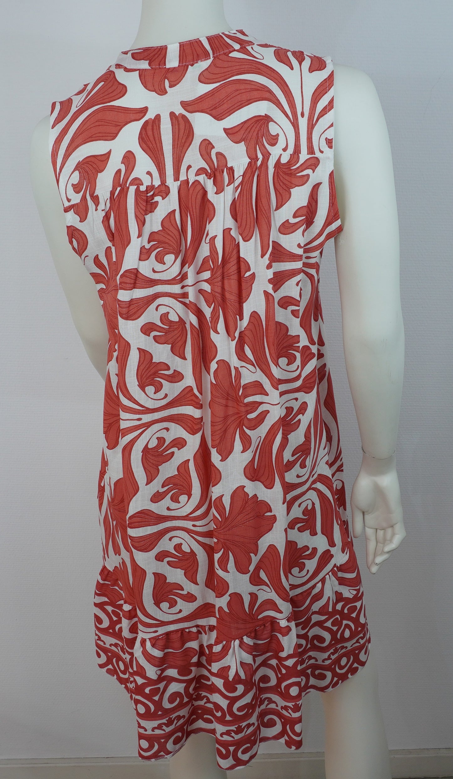 Sommerkleid 100% Viskose – Weiß mit rotem Boho-Print, ärmellos, Knopfleiste