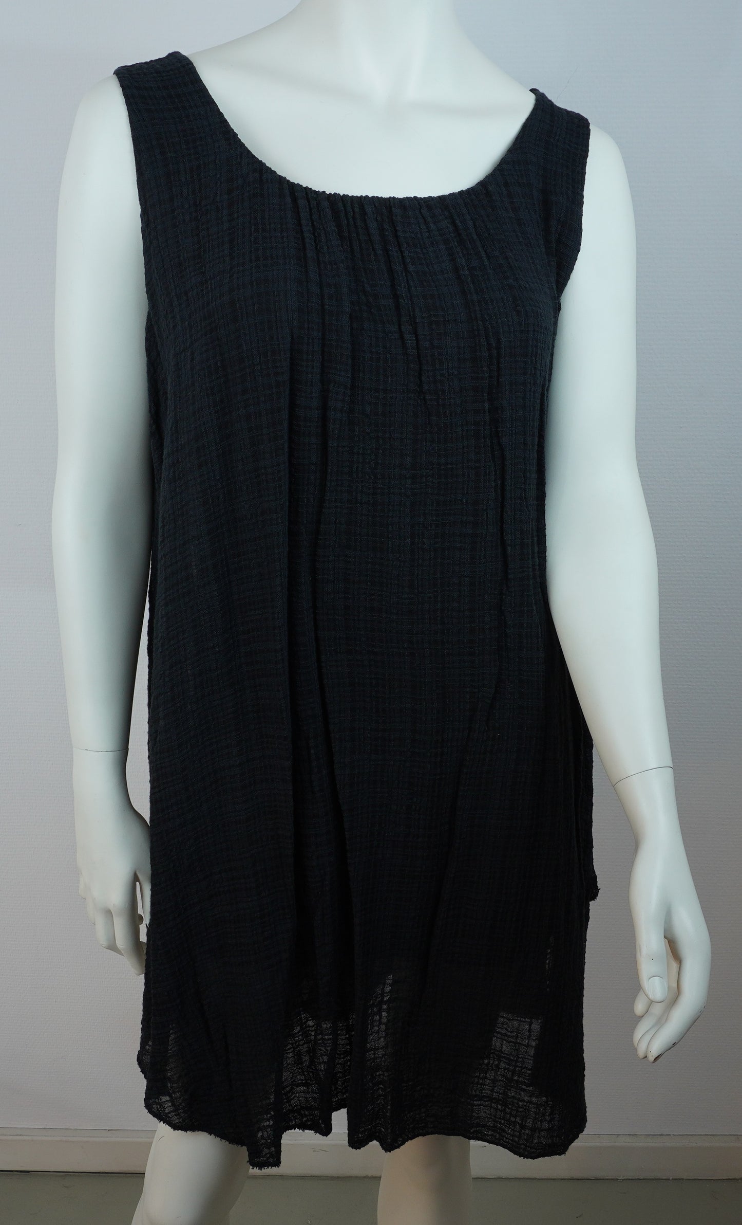 Sommerkleid 100% Baumwolle – Schwarz, ärmellos, Crinkle-Look