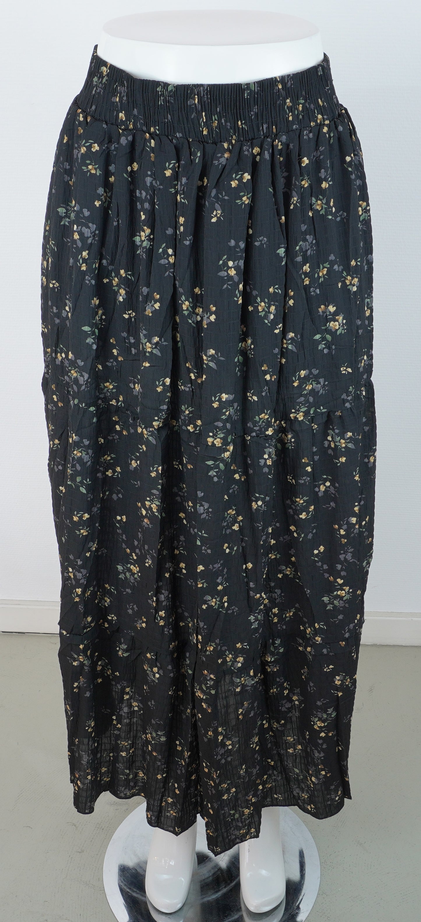 Sommerrock 100% Viskose – Schwarzer Blumenprint, Stufenrock mit Gummibund