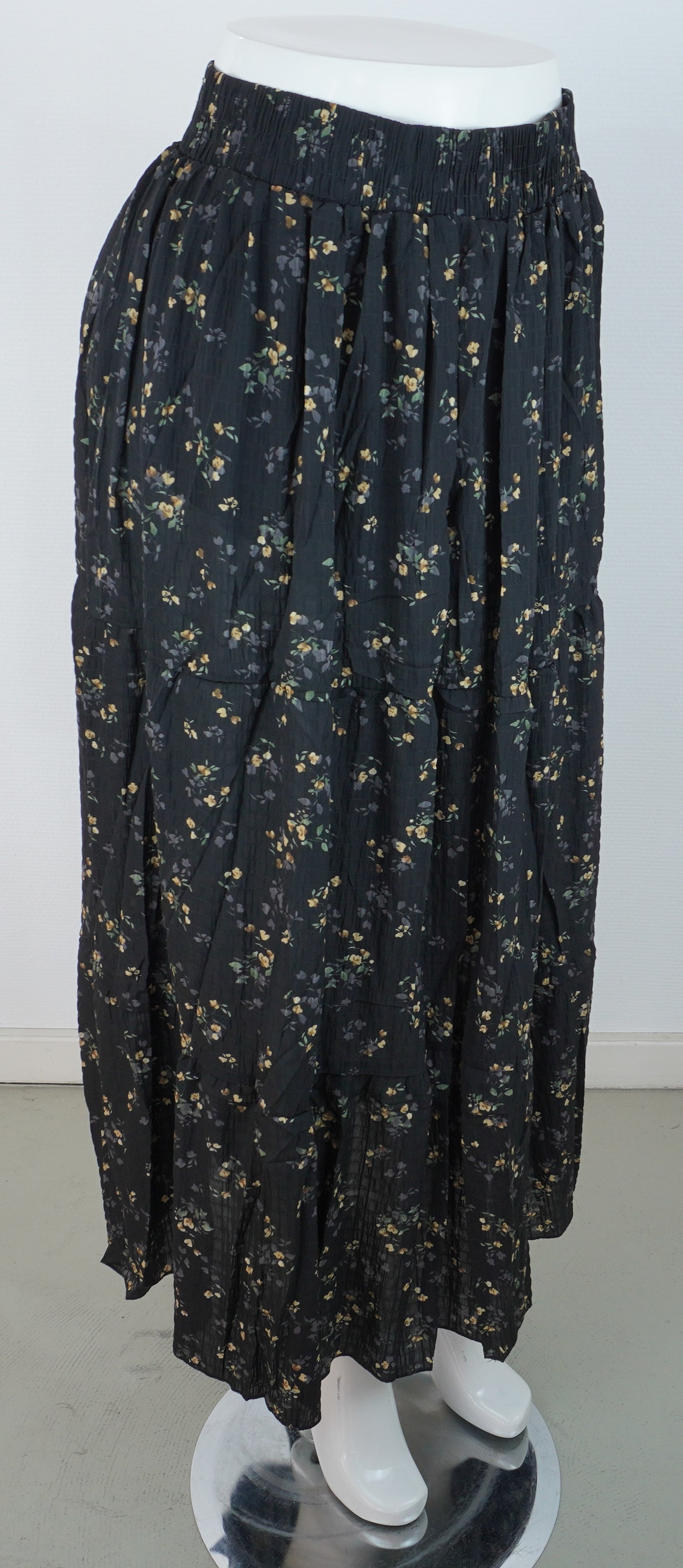 Sommerrock 100% Viskose – Schwarzer Blumenprint, Stufenrock mit Gummibund