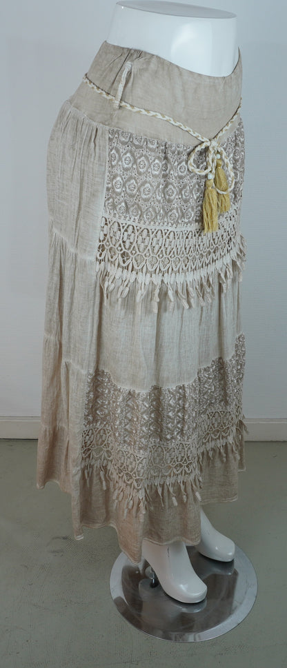 Boho-Rock Beige/Sand – Spitze & Häkeldetails, Stufenrock mit Quastengürtel