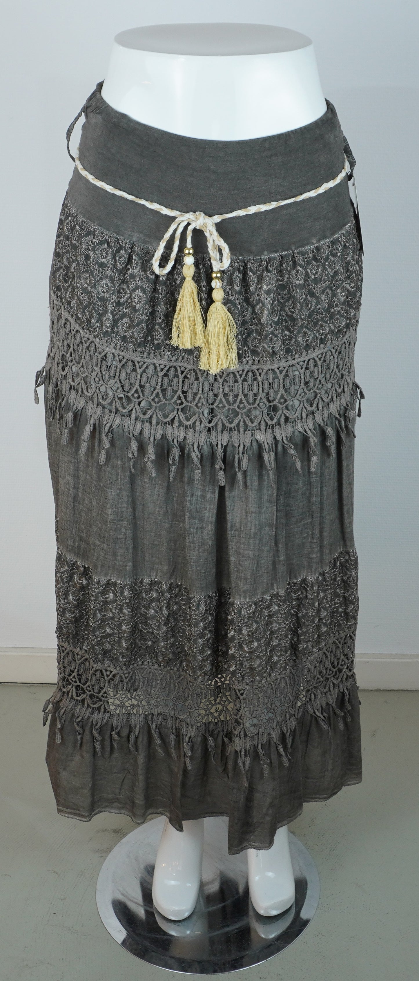 Boho-Rock Grau – Spitze & Häkeldetails