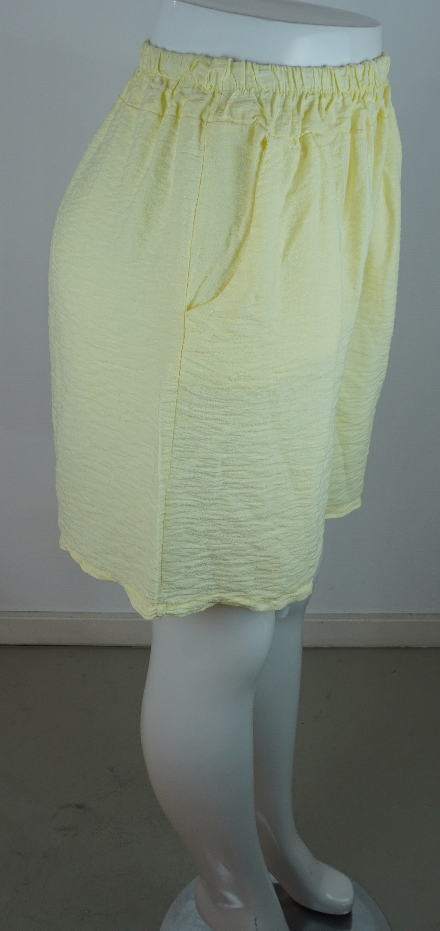Leichte Sommer-Shorts – Zitronengelb