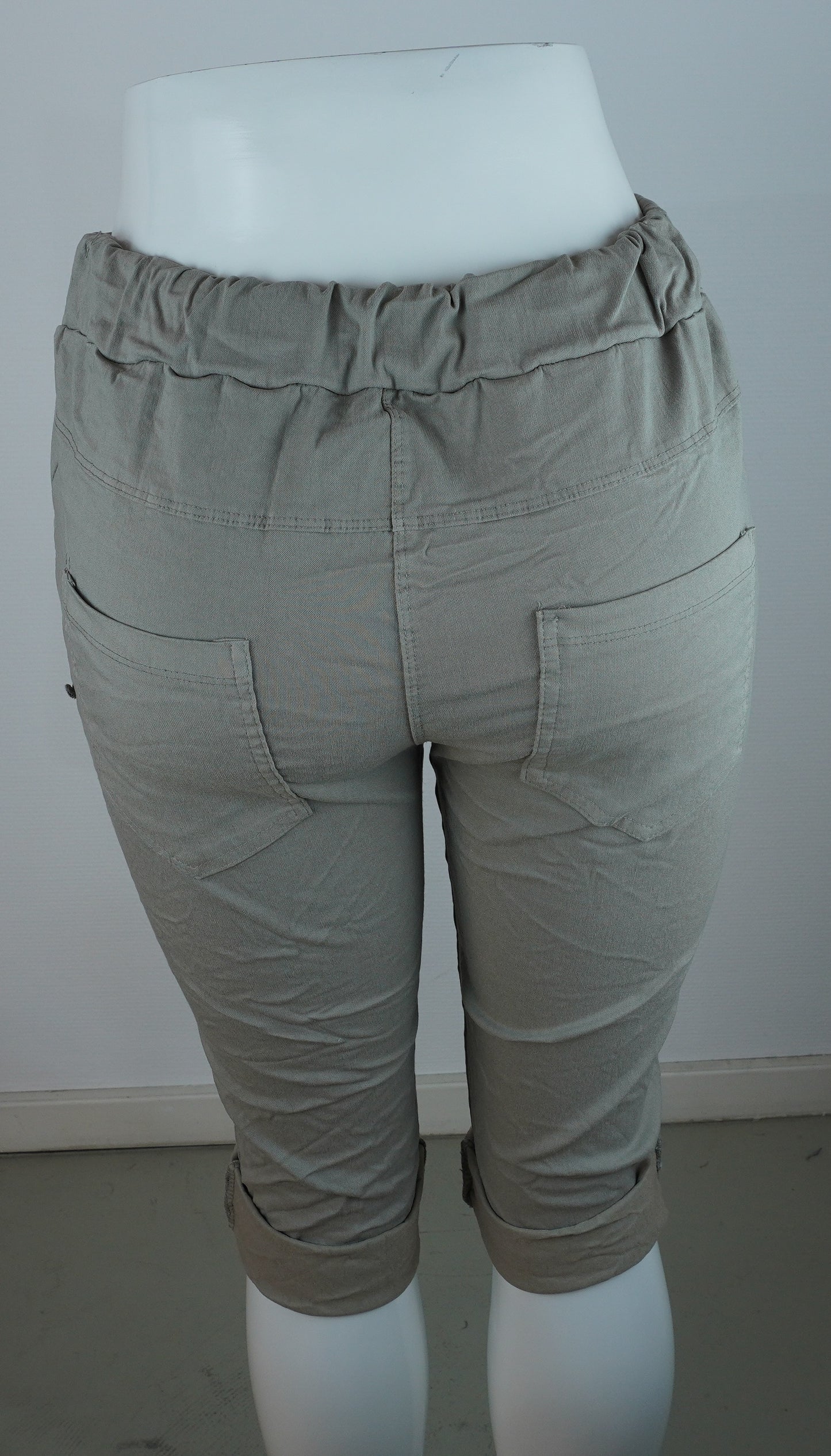 Leichte Sommer-Shorts – Beige/Sand mit Print