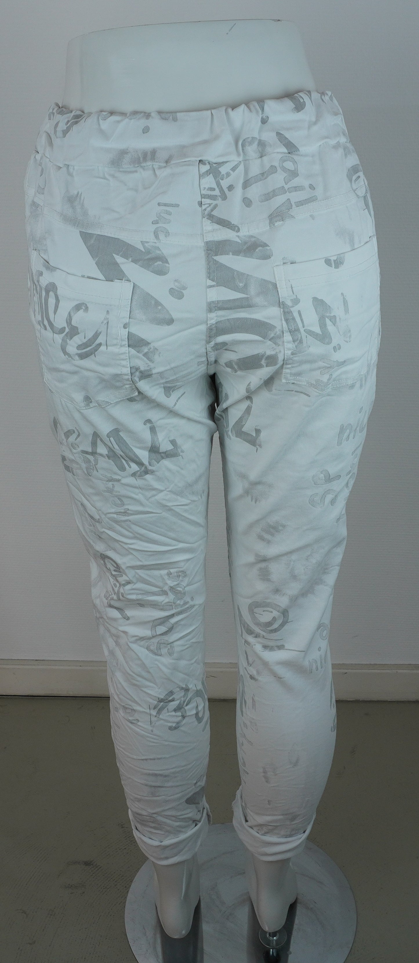 Damen Jogger-Hose Weiß – Allover Print & Zierknöpfe