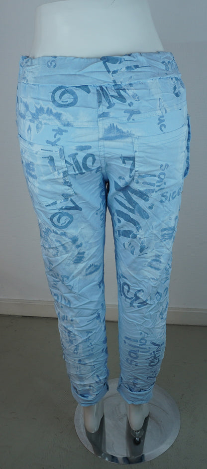 Damen Jogger-Hose Hellblau – Allover Print & Zierknöpfe