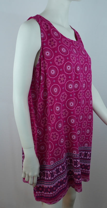 Kleid mit Ethno-Muster / 100% Viskose – Pink/Magenta