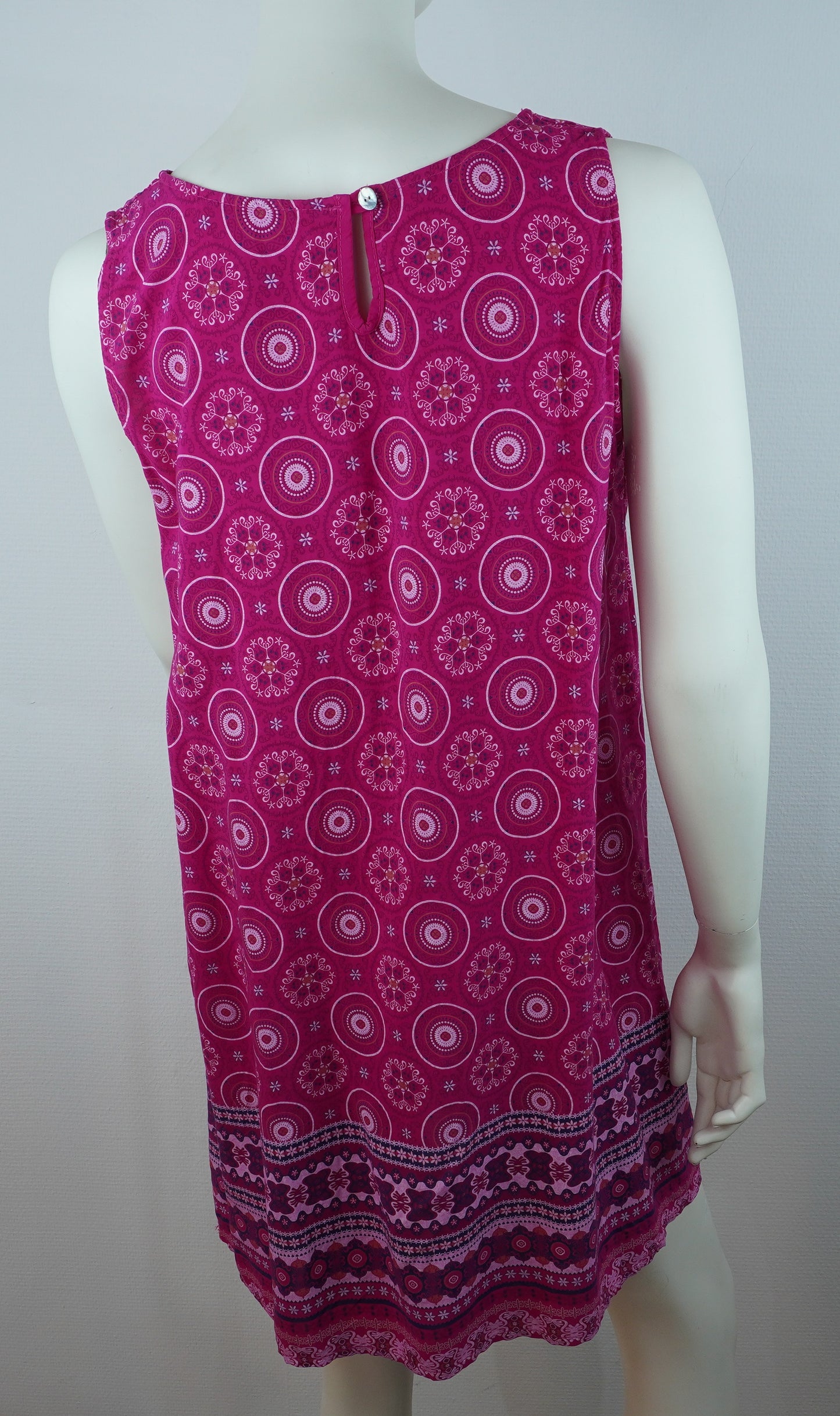Kleid mit Ethno-Muster / 100% Viskose – Pink/Magenta