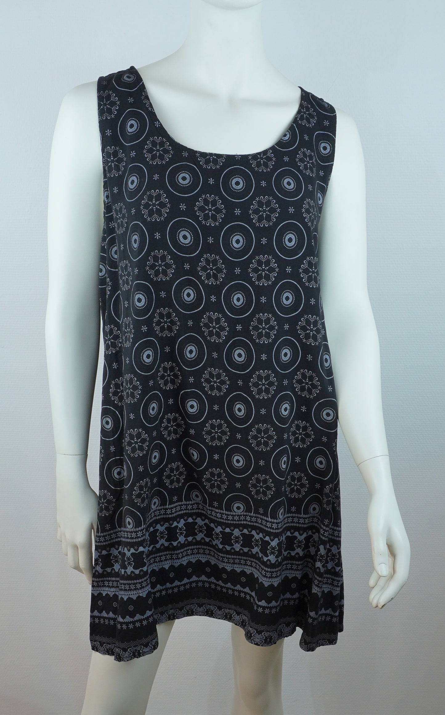 Kleid mit Ethno-Muster / 100% Viskose – Schwarz/Grau