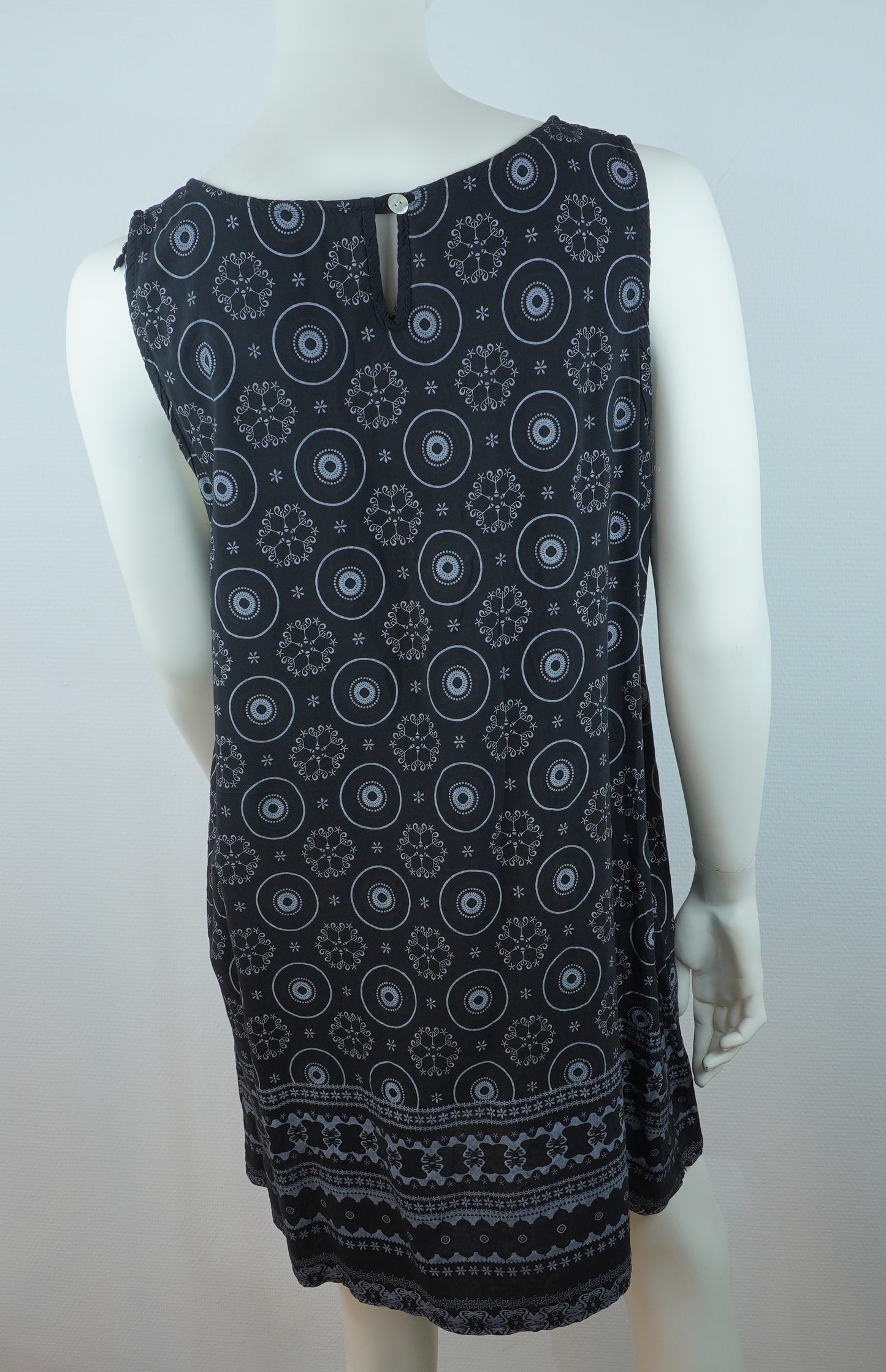 Kleid mit Ethno-Muster / 100% Viskose – Schwarz/Grau