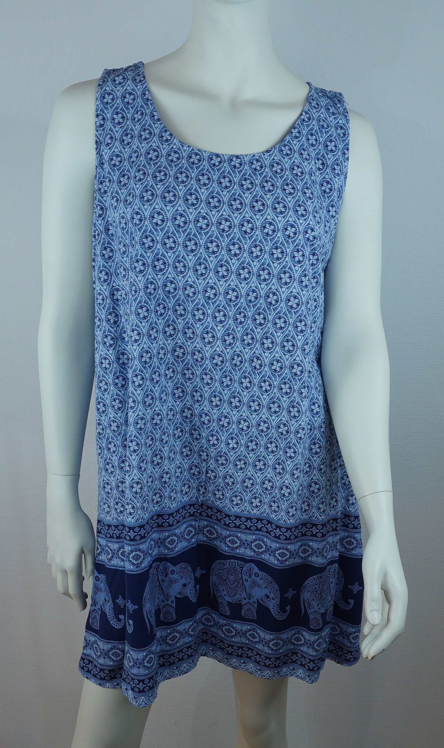 Kleid mit Elefanten-Muster / 100% Viskose – Blau