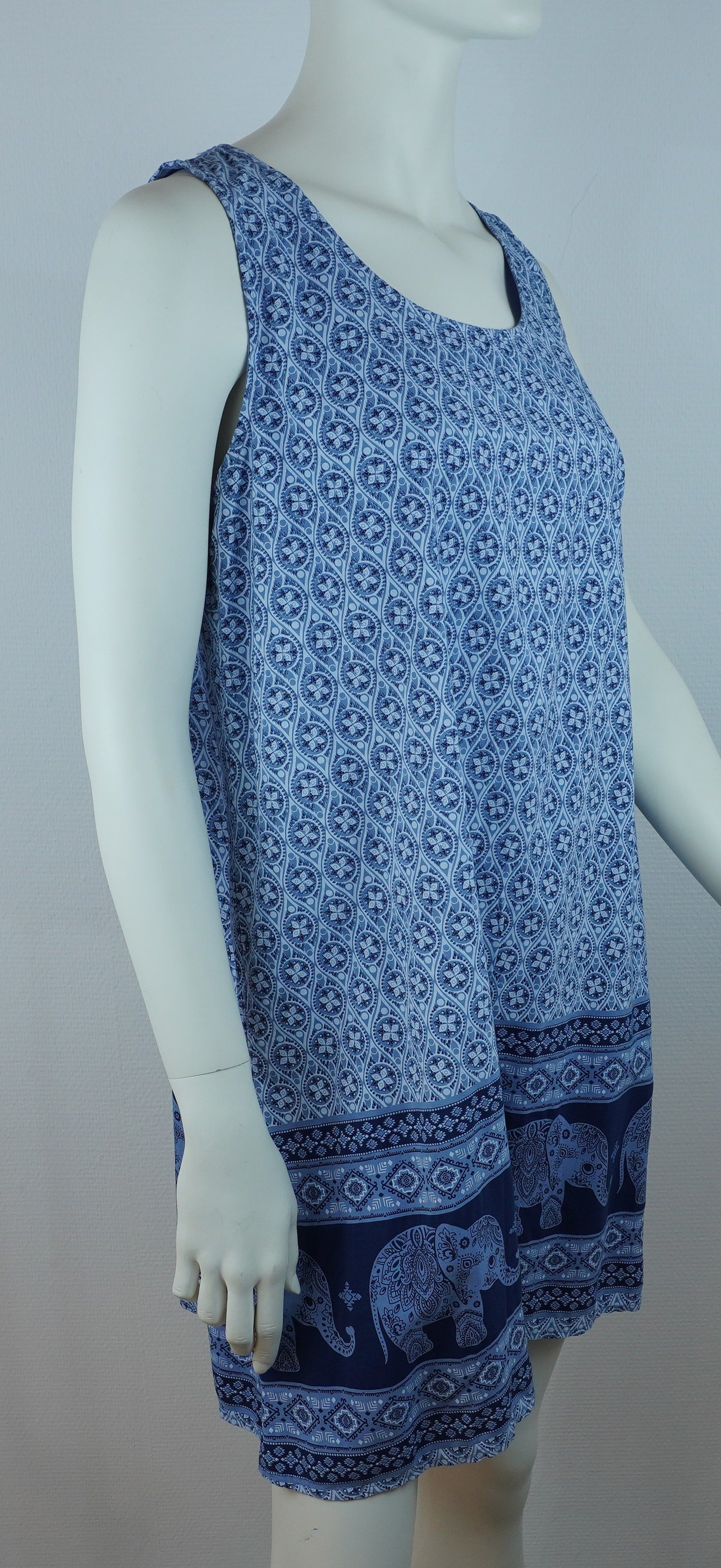 Kleid mit Elefanten-Muster / 100% Viskose – Blau