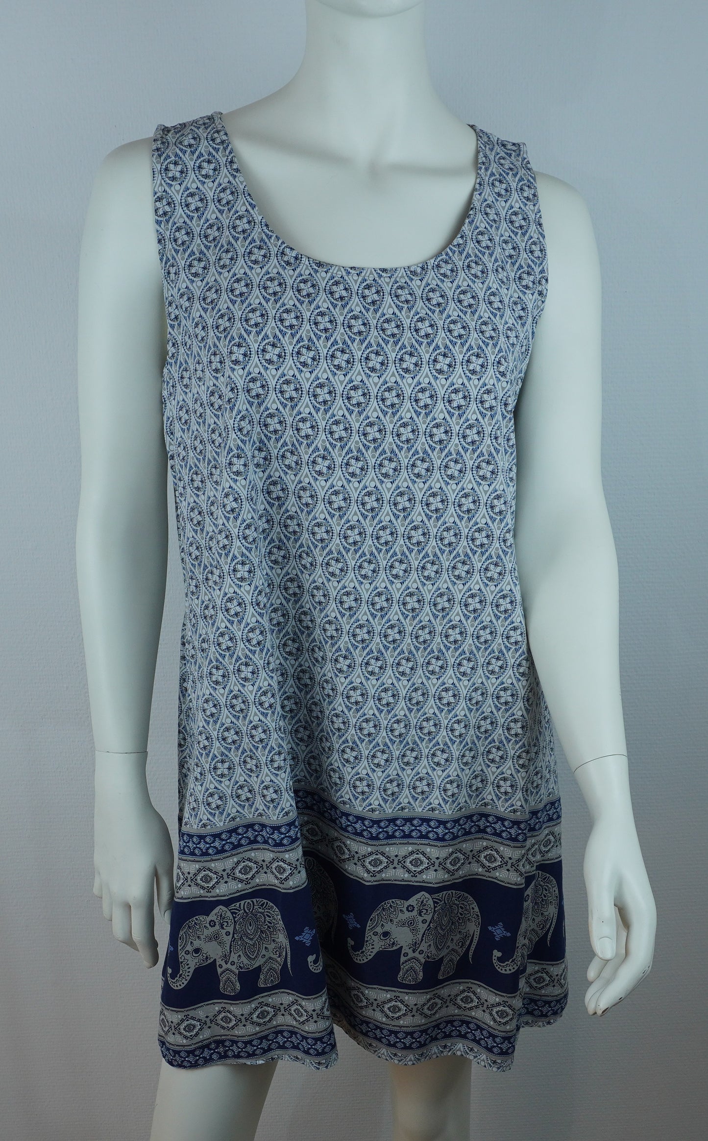 Kleid mit Elefanten-Muster / 100% Viskose – Hellblau/Grau
