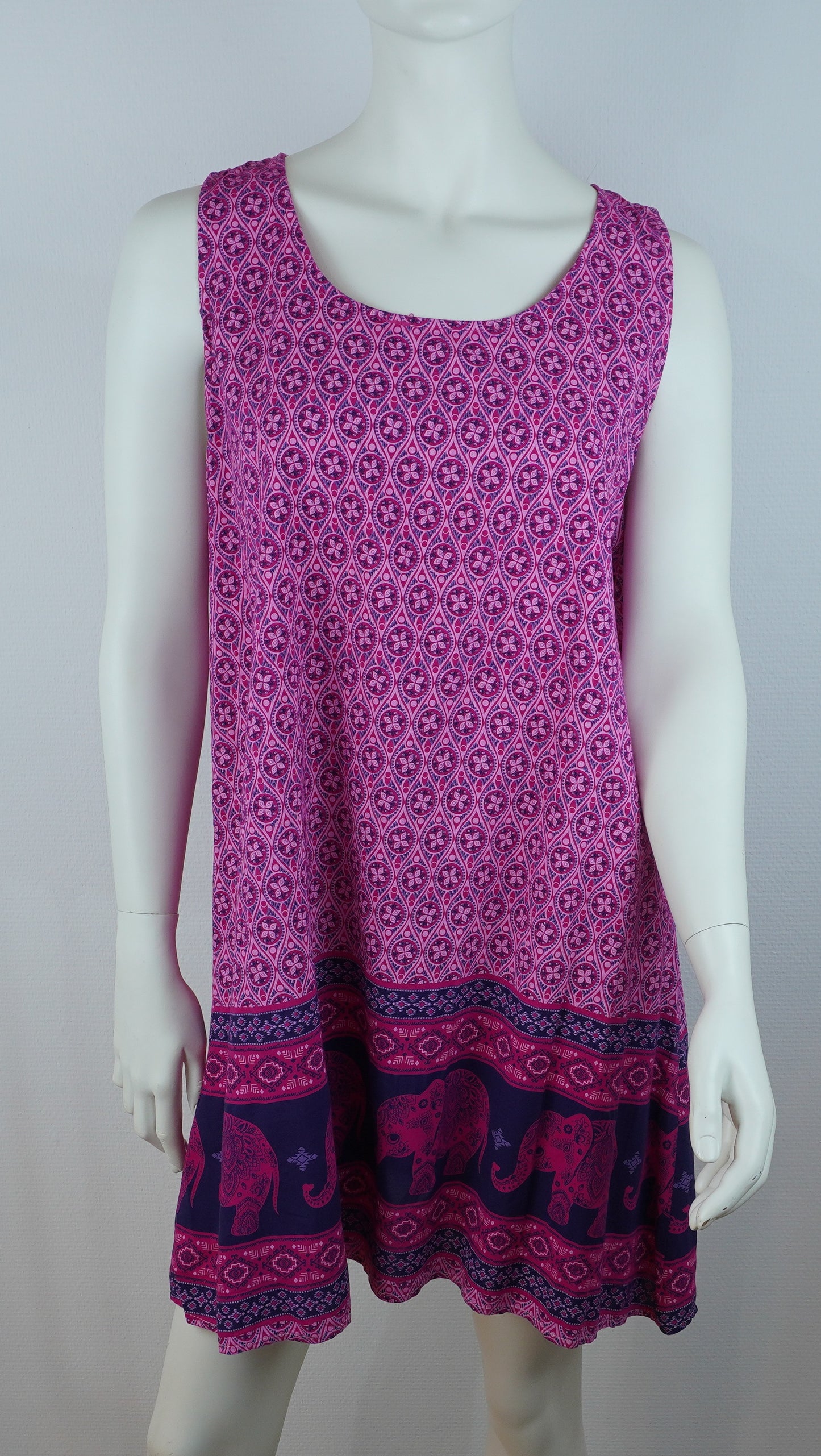 Kleid mit Elefanten-Muster / 100% Viskose – Pink/Magenta