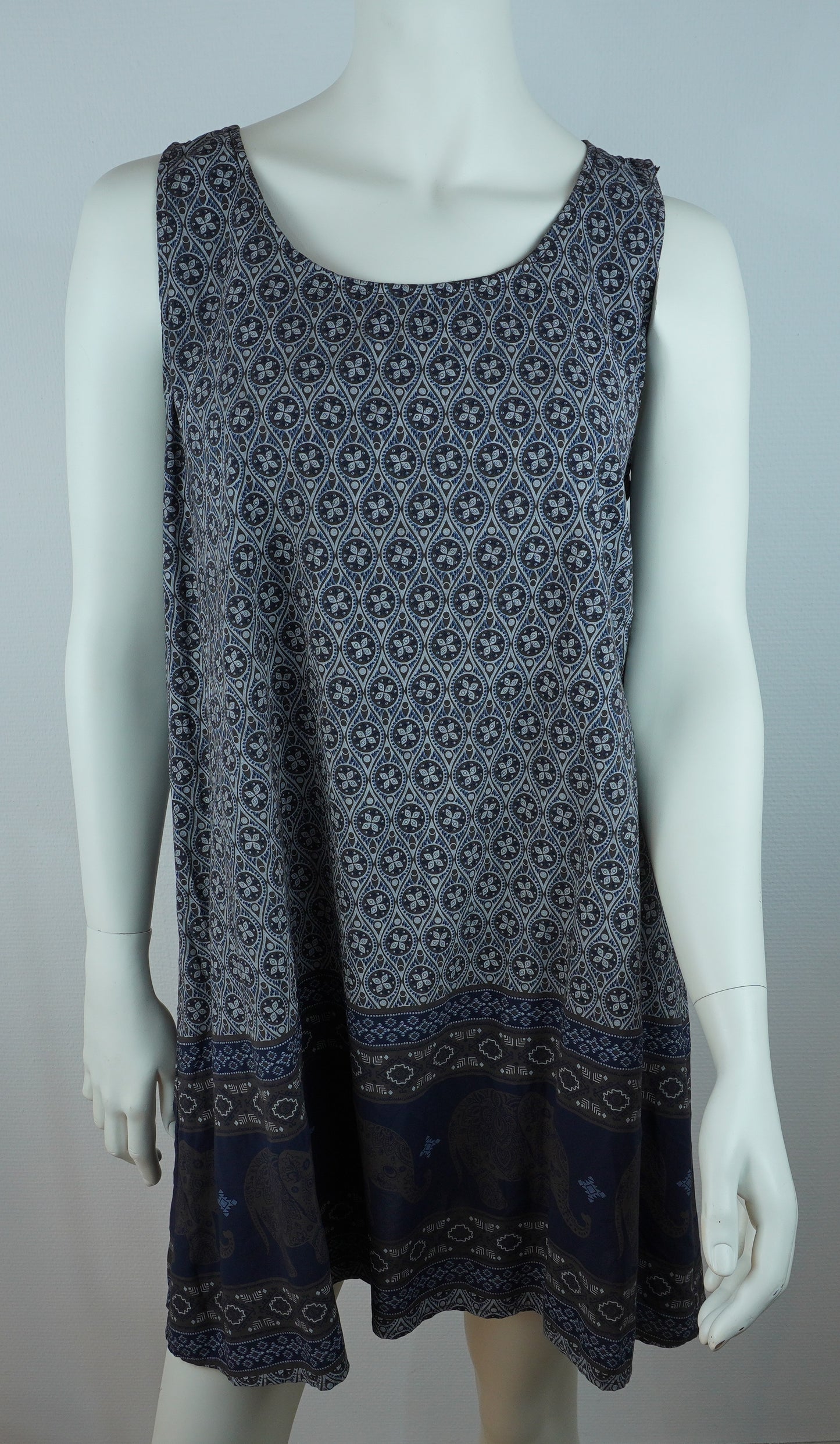 Kleid mit Ethno-Muster / 100% Viskose – Navy/Dunkelblau