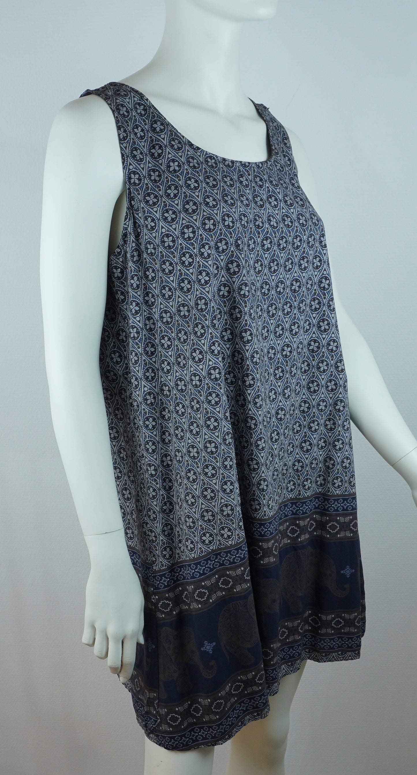 Kleid mit Ethno-Muster / 100% Viskose – Navy/Dunkelblau