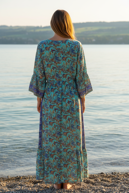 Boho Maxikleid Paisley Muster Türkis/Blau/Orange – Rückenansicht