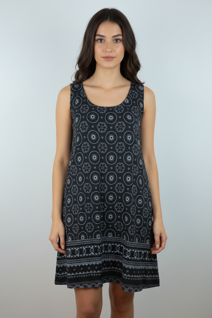 Kleid Ethno-Muster Schwarz – Model Front