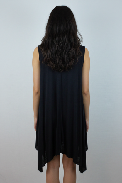 Asymmetrische Tunika Schwarz – Model Rücken
