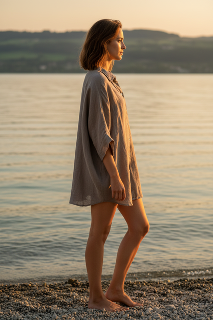 Leinenbluse Greige – Seitenansicht Bodensee
