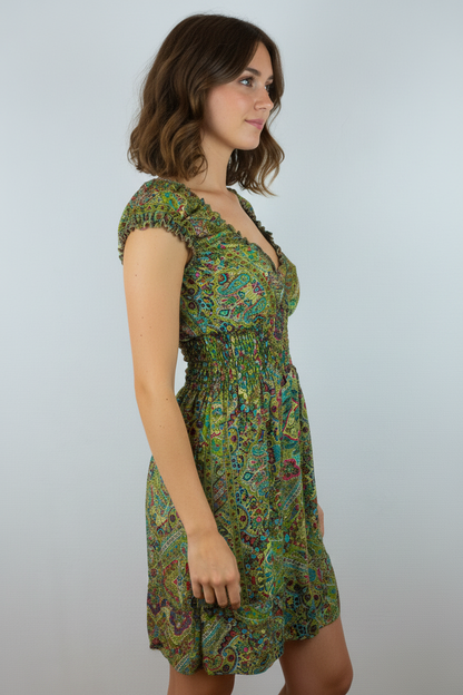 Boho Sommerkleid Paisley Olivgrün – Model Seite