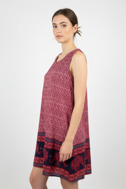 Kleid Elefanten-Muster Rot – Model Seite