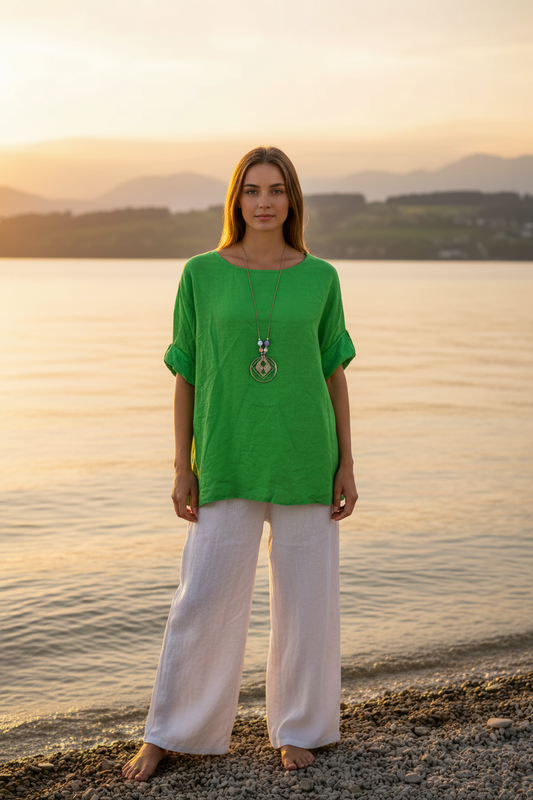 Leinen-Oberteil Grün mit Boho-Kette – Vorderansicht Bodensee