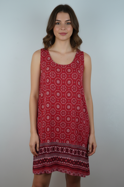 Kleid Ethno-Muster Rot – Model Front