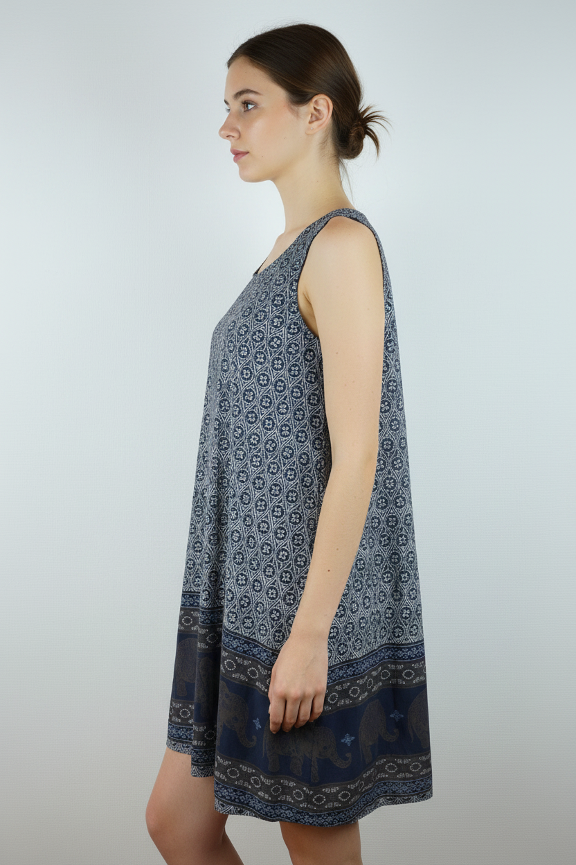 Kleid Ethno-Muster Navy – Model Seite