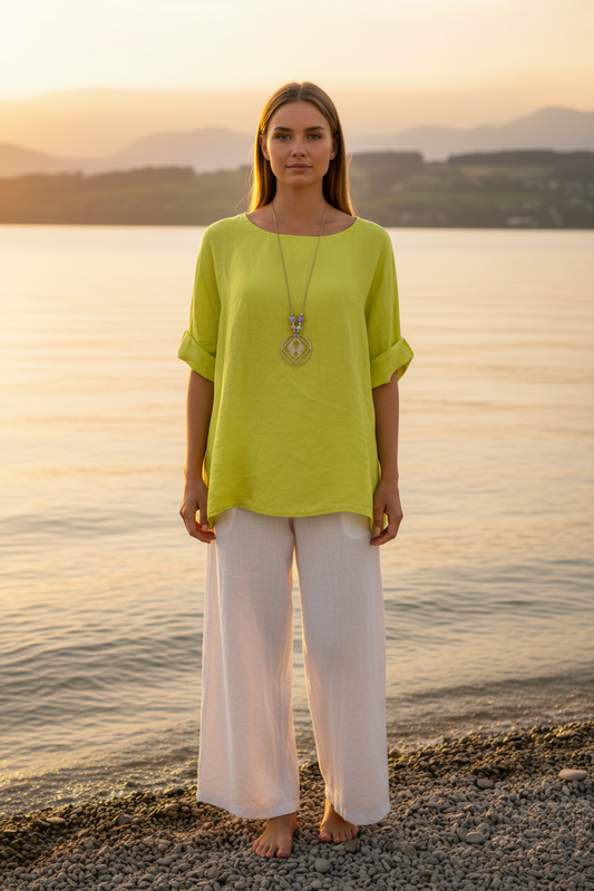 Leinen-Oberteil Gelb/Limette mit Boho-Kette – Vorderansicht Bodensee