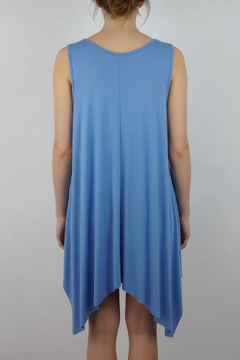 Asymmetrische Tunika Hellblau – Model Rücken