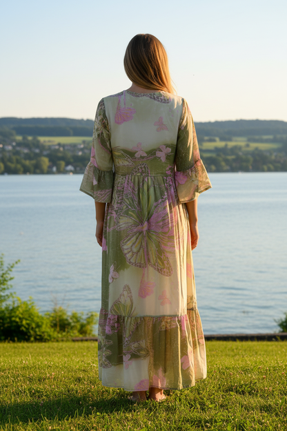 Boho Maxikleid Butterfly Print Grün/Pink/Creme – Rückenansicht