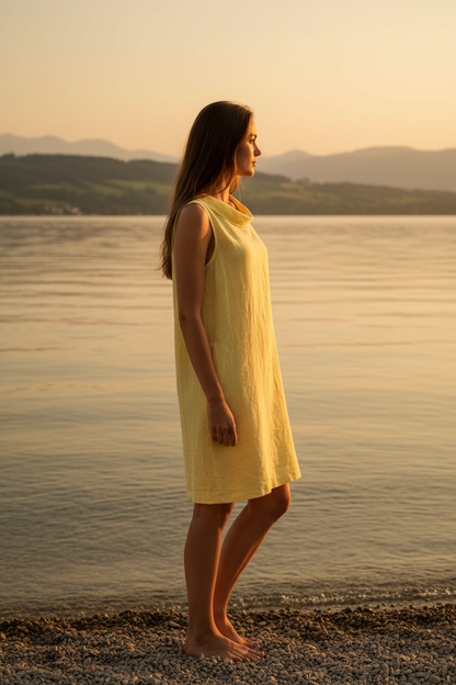 Gelbes Leinenkleid – Seitenansicht Bodensee